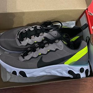 MEN SIZE 11 NEVER WORN NIKE REAXT ELEMENT 55